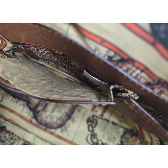 LAND Santa Fe Zip Top Tote Two-Tone Leather Tote Bag - Picture 9 of 10